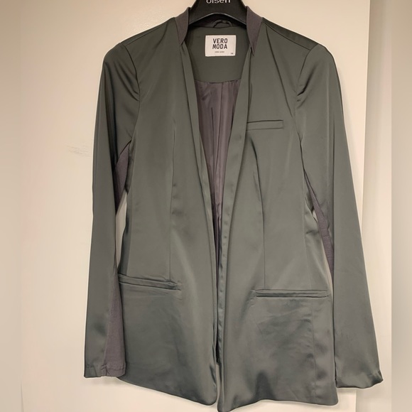 Vero Moda silver/gray blazer. - Picture 1 of 4